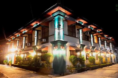 vigan hotels near calle crisologo